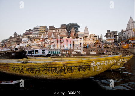 Überblick über die Haupt-Ghat in Varanasi, Uttar Pradesh, Indien, Asien Stockfoto