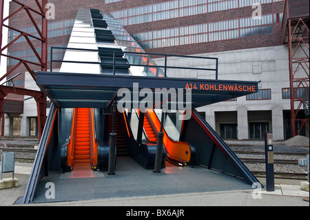 Treppe zu den Besucherbereich der Ruhr Museum Zeche Welterbe Zollverein in Essen, Nordrhein-Westfalen, Deutschland Stockfoto