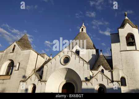 San Antonio Kirche, Alberobello, Apulien, Italien, Europa Stockfoto