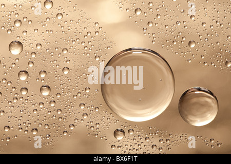 Wasserblasen auf dem Glas Stockfoto