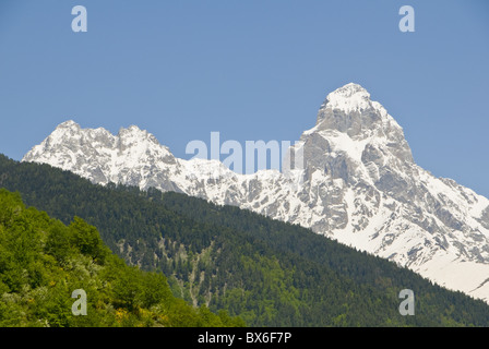 Wunderbare Bergwelt des Svanetia mit Berg Uschba im Hintergrund, Georgien, Kaukasus, Zentralasien, Asien Stockfoto