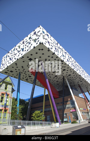 OCAD (Ontario College of Art and Design) Gebäude, Kunstschule, McCall Street in der Innenstadt von Toronto, Ontario, Kanada Stockfoto