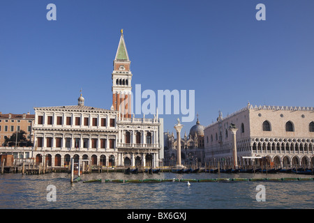 Markusturm und Basilika und dem Dogenpalast, Piazza San Marco, Venedig, UNESCO World Heritage Site, Veneto, Italien Stockfoto