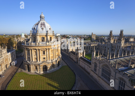 Radcliffe Camera und All Souls College, Universität Oxford, Oxford, Oxfordshire, England, Vereinigtes Königreich, Europa Stockfoto