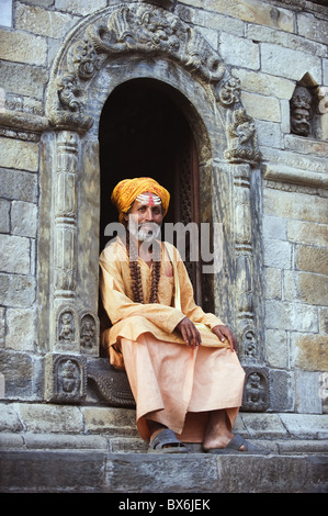 Sadhu (Heiliger) im hinduistischen Wallfahrtsort, Pashupatinath, Kathmandu, Nepal, Asien Stockfoto