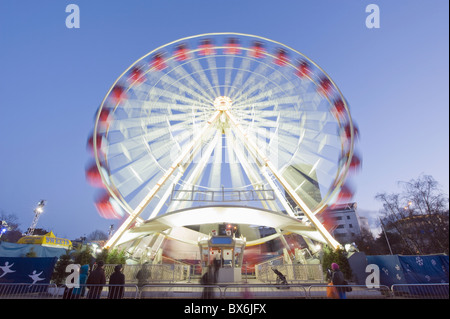 Winter-Wunderland Riesenrad, Civic Center, Cardiff, Wales, Vereinigtes Königreich, Europa Stockfoto