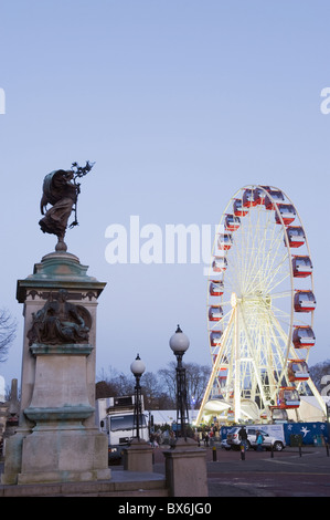 Winter-Wunderland Riesenrad, Civic Center, Cardiff, Wales, Vereinigtes Königreich, Europa Stockfoto