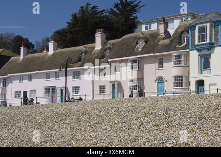 Am Strand Hütten entlang der Promenade, Lyme Regis, Dorset, England, Vereinigtes Königreich, Europa Stockfoto