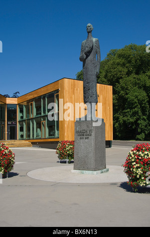 Staue von König Haakon VII., vor dem Holmenkollen, Oslo, Norwegen, Skandinavien, Europa aufzubauen Stockfoto