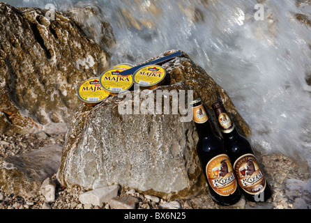 traditionelle tschechische Pastete, Majka, Bier, Velkopopovicky Kozel, Adriatisches Meer, Felsen, Surfen Stockfoto