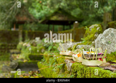 festliche Dekoration der Hindutempel Pura Ulun Danu Batur, Bali, Indonesien Stockfoto