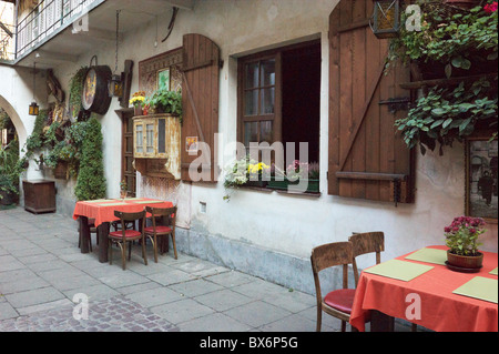 Krakau - 'Stajnia'; ein Open-Air-Café Judenviertel Kazimierz, Polen Stockfoto