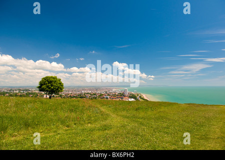 Blick über Eastbourne ab Ende der South Downs Way Stockfoto