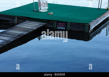 Eine eigene Anlegestelle. Herzinfarktes See, Tuolumne County, Kalifornien, Stanislaus National Forest Stockfoto