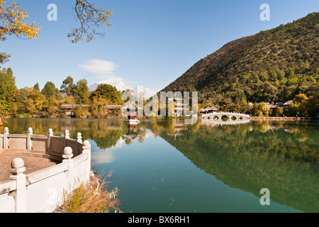 Black Dragon Pool und Jade Dragon Snow Mountain, Lijiang, Yunnan Provinz, China Stockfoto