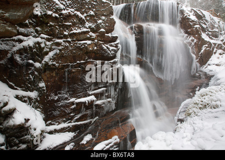 Franconia Notch State Park - Lawine fällt in Lincoln, New Hampshire, USA. Dieser Wasserfall befindet sich in der Flume Gorge. Stockfoto