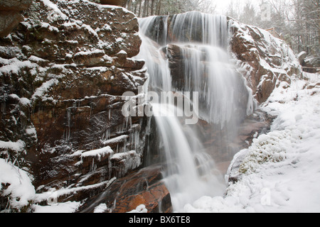 Franconia Notch State Park - Lawine fällt in Lincoln, New Hampshire, USA. Dieser Wasserfall befindet sich in der Flume Gorge. Stockfoto