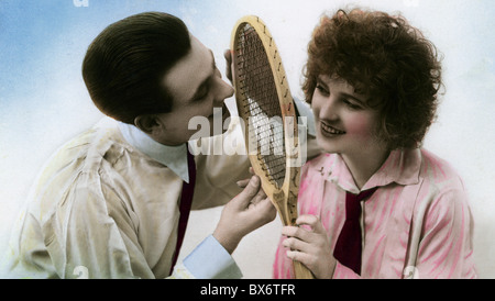 Sport, Tennis, junges Paar mit Tennisschläger, Ansichtskarte, Frankreich, um 1930, Additional-Rights-Clearences-not available Stockfoto