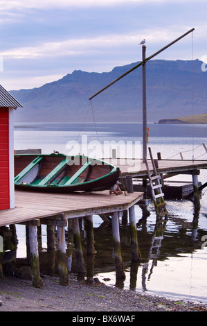 Boote in Eskifjordur Dorf, Eskifjordur Fjord, Osten Fjorde Region (Austurland), Island, Polarregionen Stockfoto