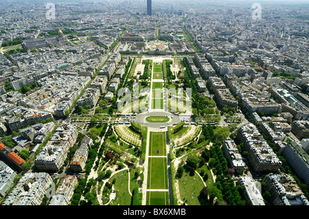 Parc du Champs de Mars gesehen vom Eiffelturm, Paris Stockfoto