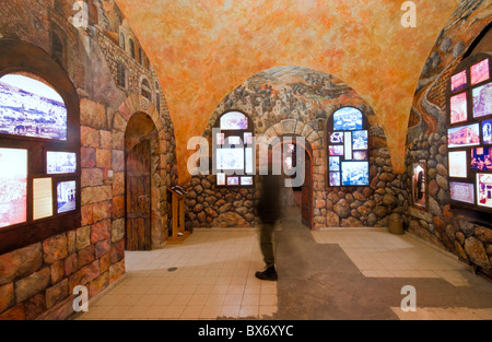 Hebron, Israel. Ein Raum des Museums der jüdischen Geschichte der Stadt, in der historischen "Hadassa House" platziert Stockfoto