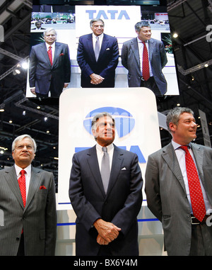 Ratan N. Tata, Ravi Kant, Paolo Pininfarina, Tata Prima, Auto Stockfoto