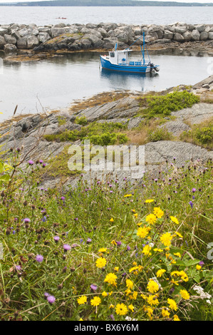 Szene um blauen Felsen in Lunenburg Harbour, Nova Scotia, Kanada, Nordamerika Stockfoto