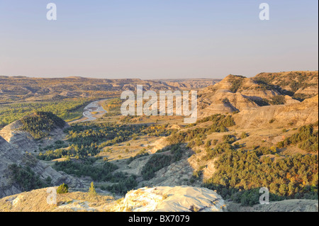 Little Missouri River und Flussschleife übersehen, Theodore-Roosevelt-Nationalpark (North Unit), North Dakota, USA Stockfoto