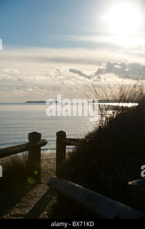 Bardsey Island gesehen von Pwllheli, Gwynedd, Wales UK Stockfoto