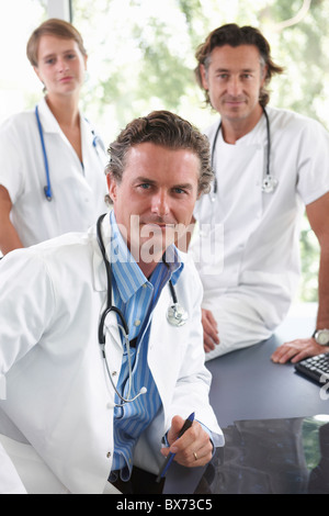 Portrait von Ärzten und Pflegepersonal Stockfoto