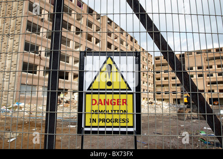 Abriss eines Wohnblocks Nord-London-UK Stockfoto