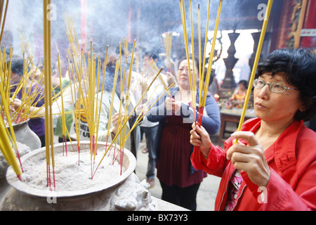 Weihrauch bei Tet, die Vietnamesen lunar neu Jahr Feier, Thien-Hau-Tempel, Ho-Chi-Minh-Stadt, Vietnam, Indochina Stockfoto