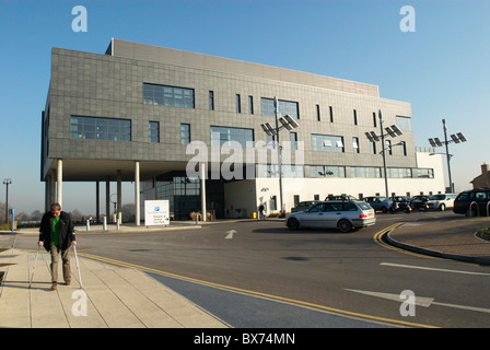 Gateway-Chirurgie-Zentrum mit solar powered Beleuchtung im Parkhaus Newham London UK Stockfoto