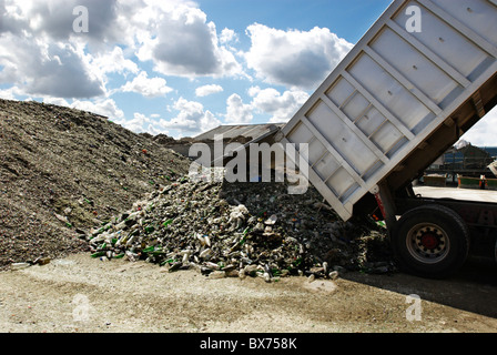 Glas recycling Lieferung am Tag Aggregate ein Baustoffe und recycling Anlage Greenwich Süd-Ost-London UK Stockfoto
