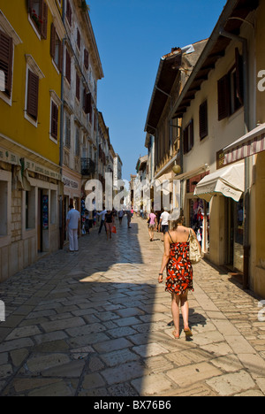 Kleine Gasse in Porec, Istrien, Kroatien, Europa Stockfoto