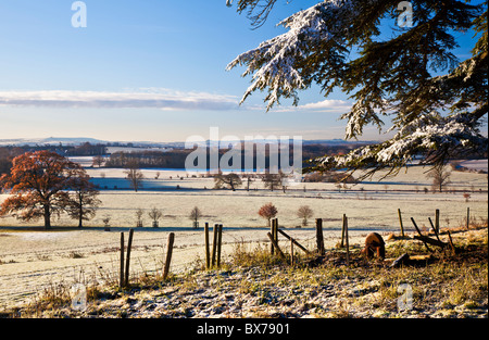 Winter-Sonnenaufgang von Coleshill, Oxfordshire, mit Blick auf die Marlborough Downs in Wiltshire, England, UK Stockfoto