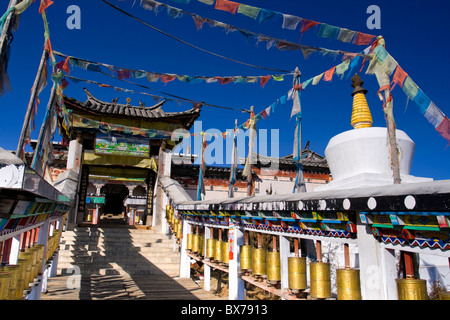 Tibetischen Tempel, Maoniuping (Yak Wiese), Yulong Xueshan Berg, Lijiang, Provinz Yunnan, China Stockfoto