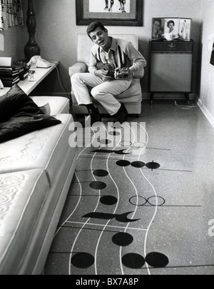 FRANKIE AVALON U.S. Pop-Sängerin im Jahr 1962 in seinem Elternhaus in Merchantville, New Jersey, einem Vorort von Philadelphia Stockfoto