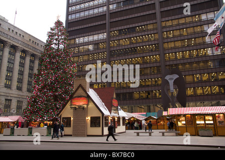 Christkindlmarkets Daley Plaza im Dezember 2010, Chicago, Illinois. Stockfoto