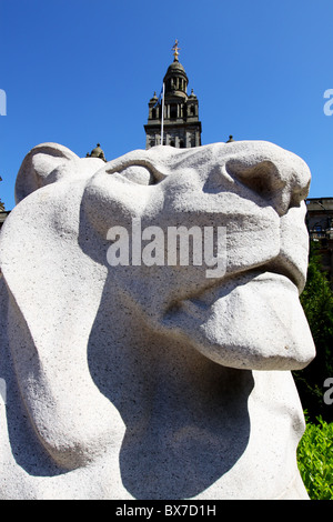 Liegender Steinlöwen Kriegerdenkmal George Square Glasgow Stockfoto