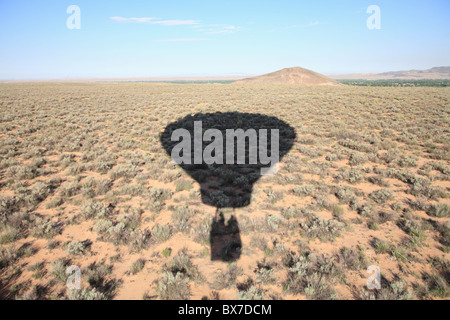 Schatten des Hot Air Balloon, Rio Grande Valley, Los Lunas, New Mexico, USA Stockfoto