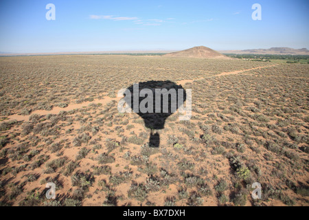 Schatten des Hot Air Balloon, Rio Grande Valley, Los Lunas, New Mexico, USA Stockfoto