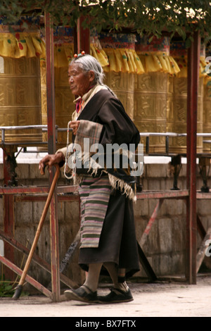 Tibetische Pilger am Barkhor Square Stockfoto