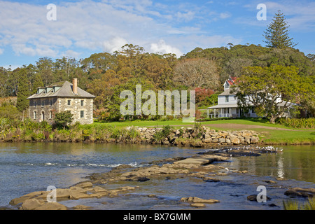 Kerikeri Missionsstation, mit Stein-Shop auf der linken Seite und das Missionshaus auf der rechten Seite. Stockfoto