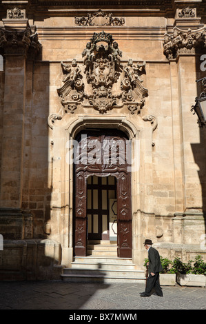 Die barocke Fassade der Chiesa di San Domenico, in der Altstadt von Martina Franca, Apulien, Italien Stockfoto