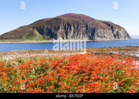 Davaar Insel an der Mündung des Campbeltown Loch gesehen über Kildalloig Bucht, an der Kintyre-Halbinsel, Argyll & Bute, Schottland Stockfoto