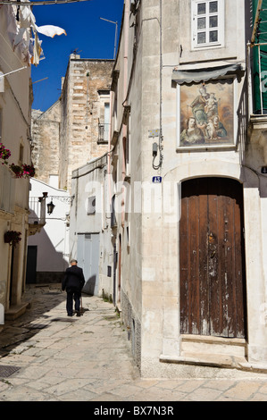 Gasse in der Altstadt von Martina Franca, Apulien, Italien Stockfoto