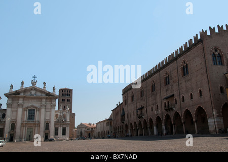 Die herzoglichen Palast und die Kathedrale in der mittelalterlichen Stadt Mantua in Norditalien Lombardei Stockfoto