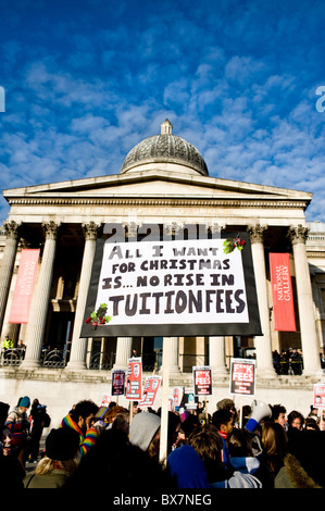 Schüler vor der National Gallery in London demonstrieren gegen Kürzungen der Regierung Bildung. Stockfoto