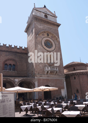 Die astronomische Uhr in der mittelalterlichen Stadt Mantua in Norditalien Lombardei Stockfoto